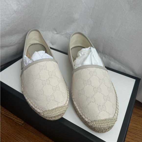 Gucci GG Canvas Espadrilles in White - Picture 2 of 8